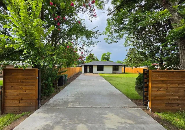 Photo 1 of Sale Pending at 906 Dewalt St, Houston, TX 77088 | MLS# 97665881 | Listing updated on 2026-09-02