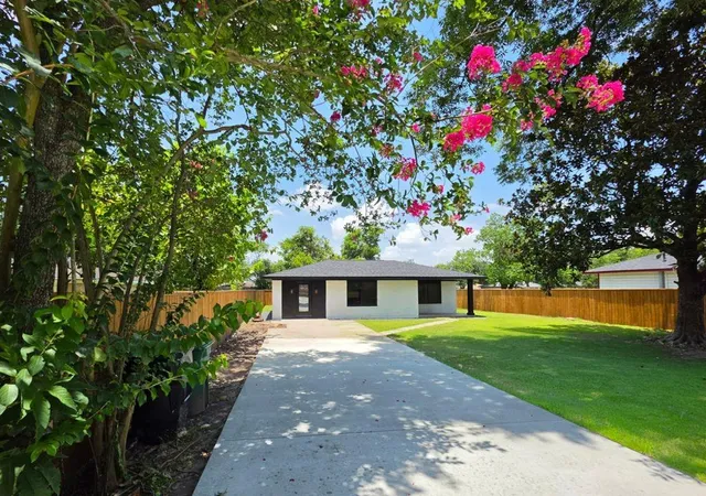Photo 2 of Sale Pending at 906 Dewalt St, Houston, TX 77088 | MLS# 97665881 | Listing updated on 2026-09-02