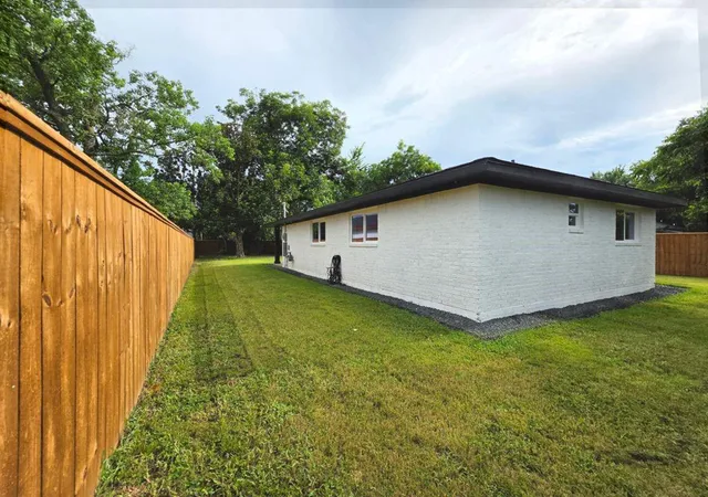 Photo 3 of Sale Pending at 906 Dewalt St, Houston, TX 77088 | MLS# 97665881 | Listing updated on 2026-09-02
