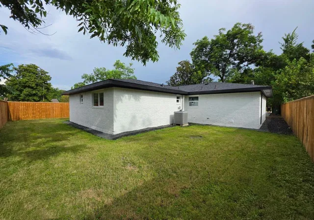 Photo 3 of Sale Pending at 906 Dewalt St, Houston, TX 77088 | MLS# 97665881 | Listing updated on 2026-09-02