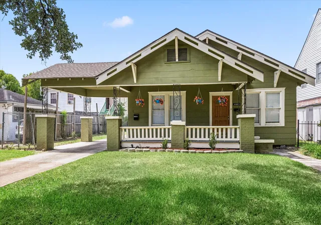 1st image of 4406 Clay St, Houston, TX 77023 | MLS# 61422593