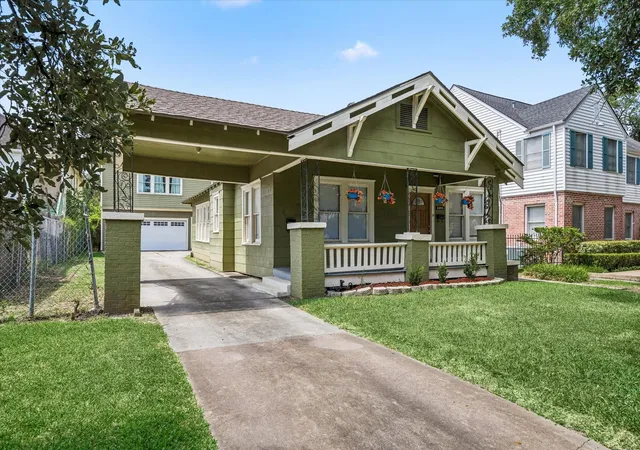 2nd image of 4406 Clay St, Houston, TX 77023 | MLS# 61422593