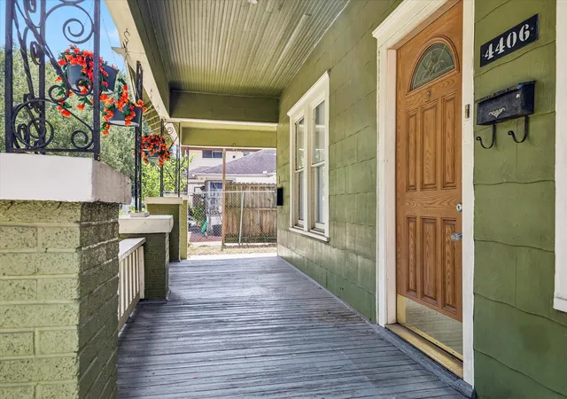 3rd image of 4406 Clay St, Houston, TX 77023 | MLS# 61422593