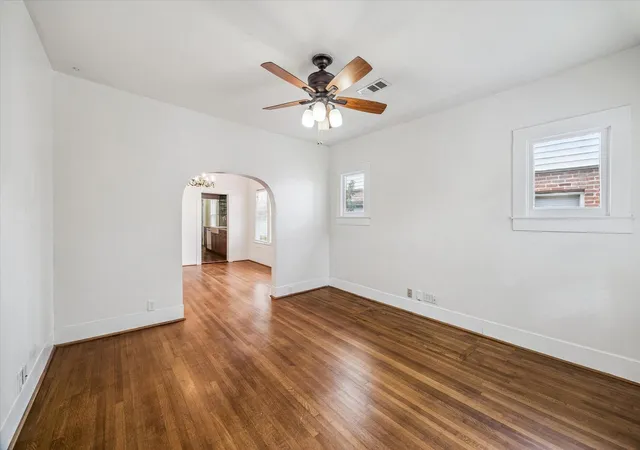 4th image of 4406 Clay St, Houston, TX 77023 | MLS# 61422593