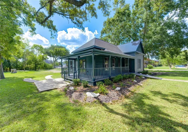 Photo 1 of Single family home for sale at 602 E Myrtle St, Angleton, TX 77515 | MLS# 44672778 | Listing updated on 2026-08-12