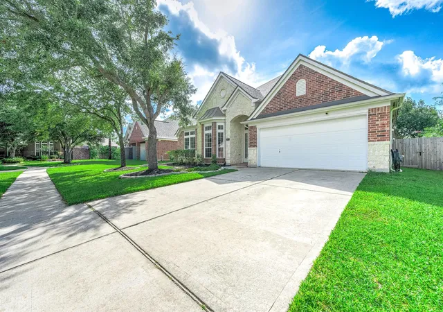 2nd image of 2603 Brightlake Way Ln, Pearland, TX 77584 | MLS# 82846456
