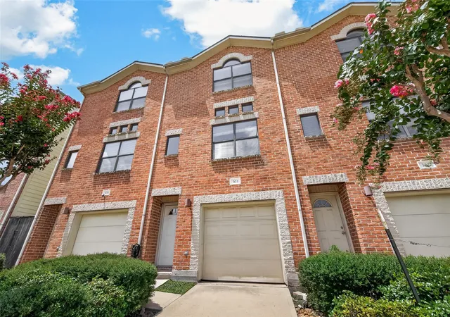 Photo 2 of Townhouse for sale at 3501 Link Valley Dr #303, Houston, TX 77025 | MLS# 37167171 | Listing updated on 2026-09-01