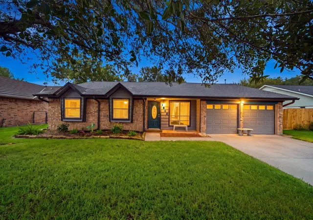 1st image of 1814 Crooked Creek Ln, Pearland, TX 77581 | MLS# 11983333