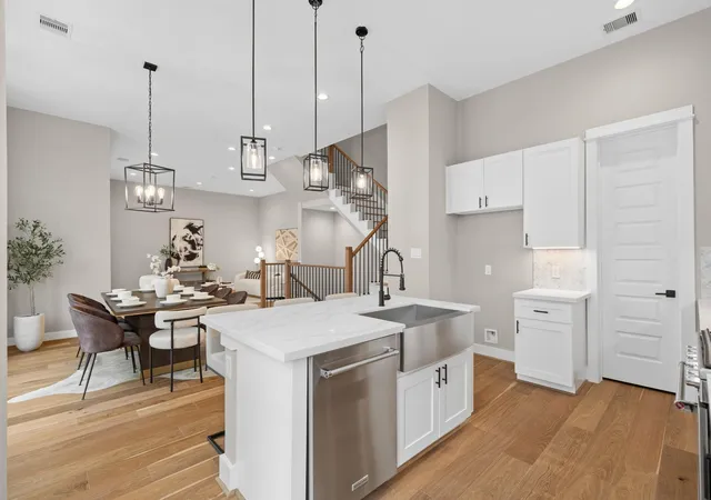 Photo 4 of Single family home for sale at 1175 W 19th Street, Houston, TX 77008 | MLS# 94405172 | Listing updated on 2026-09-20