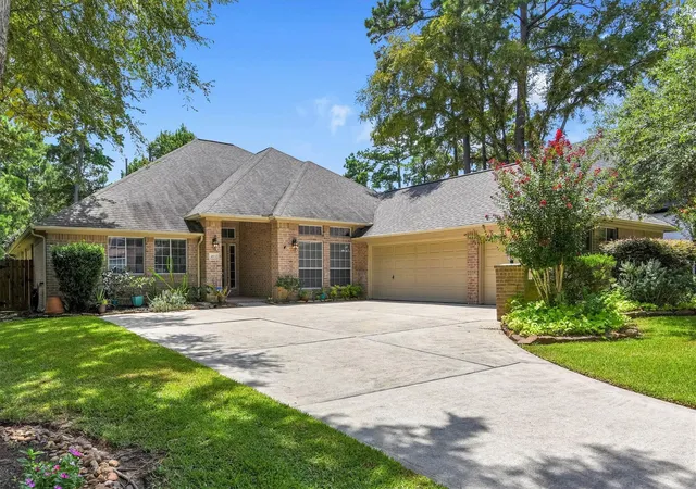 Photo 3 of Single family home for sale at 1605 Cafe Dumonde, Conroe, TX 77304 | MLS# 6119184 | Listing updated on 2026-09-02