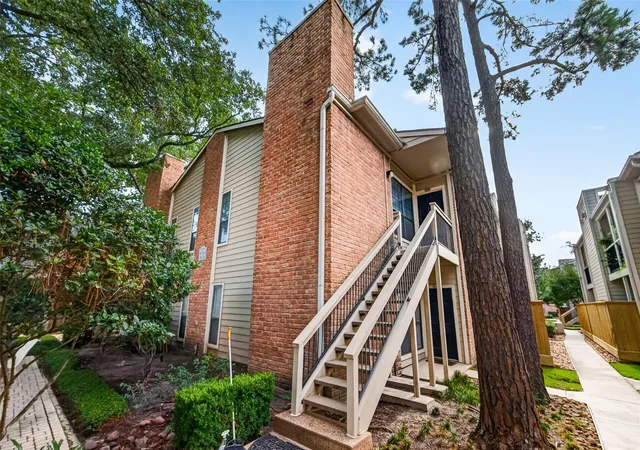 1st image of 2001 Bering Dr #2F, Houston, TX 77057 | MLS# 26676873