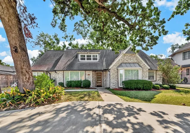 3rd image of 418 N Wilcrest Dr, Houston, TX 77079 | MLS# 83224075