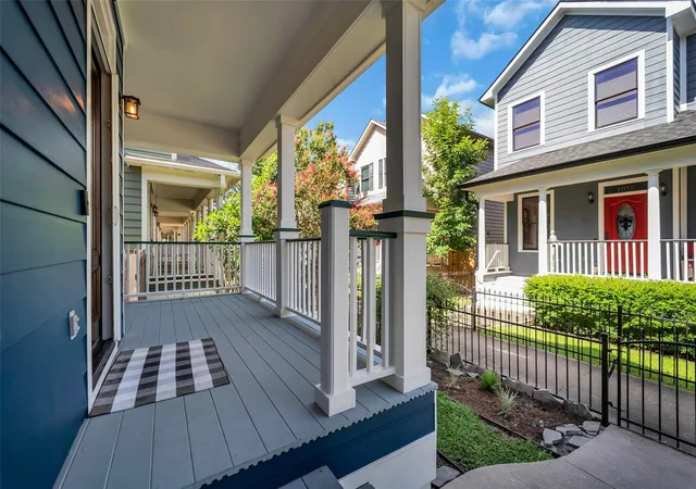 Photo 3 of Sale Pending at 1029 W 15th 1/2 St, Houston, TX 77008 | MLS# 318892 | Listing updated on 2026-09-07