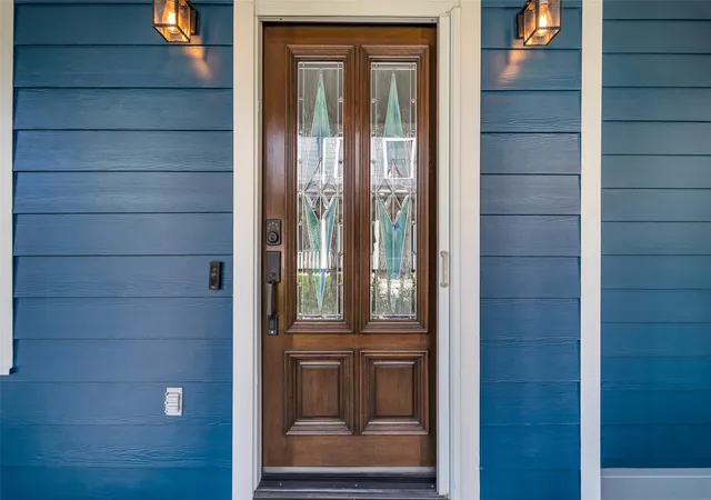 Photo 3 of Sale Pending at 1029 W 15th 1/2 St, Houston, TX 77008 | MLS# 318892 | Listing updated on 2026-09-07