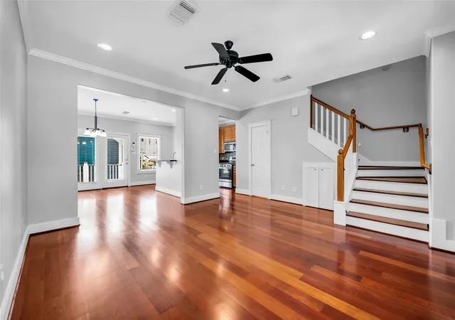 Photo 4 of Sale Pending at 1029 W 15th 1/2 St, Houston, TX 77008 | MLS# 318892 | Listing updated on 2026-09-07