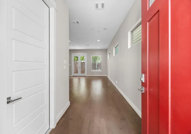 2nd image of 1925 Gano St, Houston, TX 77009 | MLS# 89456836