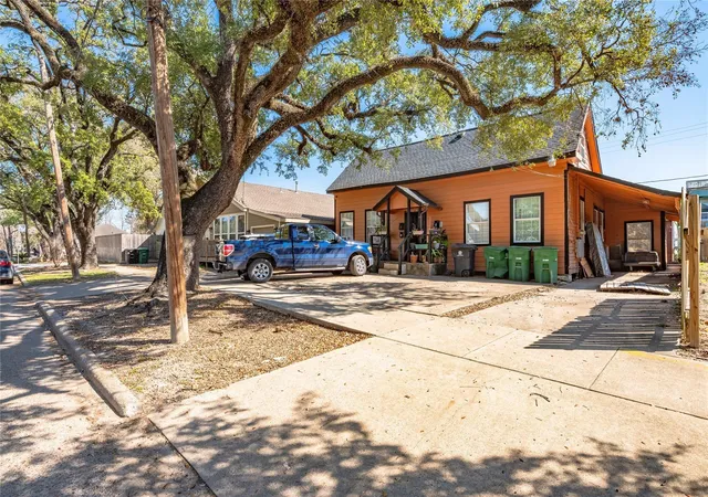 3rd image of 307 York St, Houston, TX 77003 | MLS# 32027103