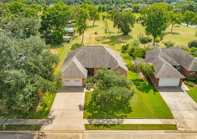1st image of 203 Lexington Ave, Clute, TX 77531 | MLS# 77276842