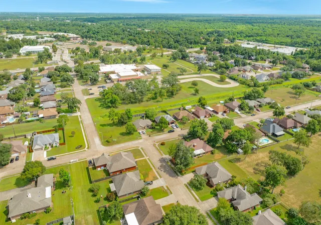 Photo 3 of Single family home for sale at 203 Lexington Ave, Clute, TX 77531 | MLS# 77276842 | Listing updated on 2026-09-14