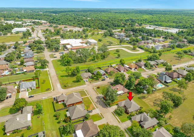 Photo 4 of Single family home for sale at 203 Lexington Ave, Clute, TX 77531 | MLS# 77276842 | Listing updated on 2026-09-14