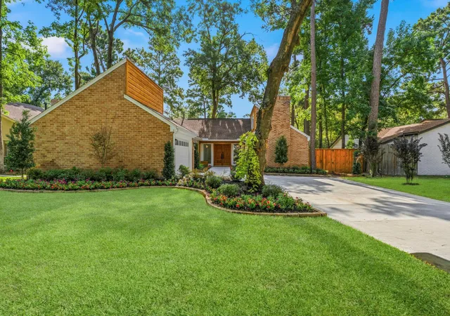 Photo 2 of Single family home for sale at 76 Woodhaven Wood Dr, Spring, TX 77380 | MLS# 19101984 | Listing updated on 2026-09-06