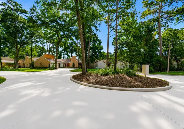 Photo 4 of Single family home for sale at 76 Woodhaven Wood Dr, Spring, TX 77380 | MLS# 19101984 | Listing updated on 2026-09-06