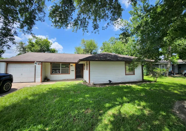 1st image of 5535 Flamingo Dr, Houston, TX 77033 | MLS# 72757679
