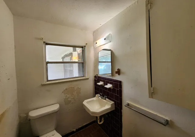 3rd image of 5535 Flamingo Dr, Houston, TX 77033 | MLS# 72757679
