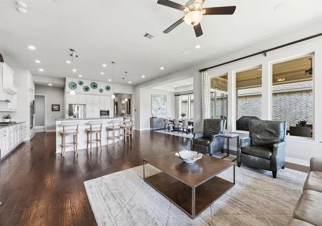 3rd image of 114 N Braided Branch Dr, Tomball, TX 77375 | MLS# 86189125