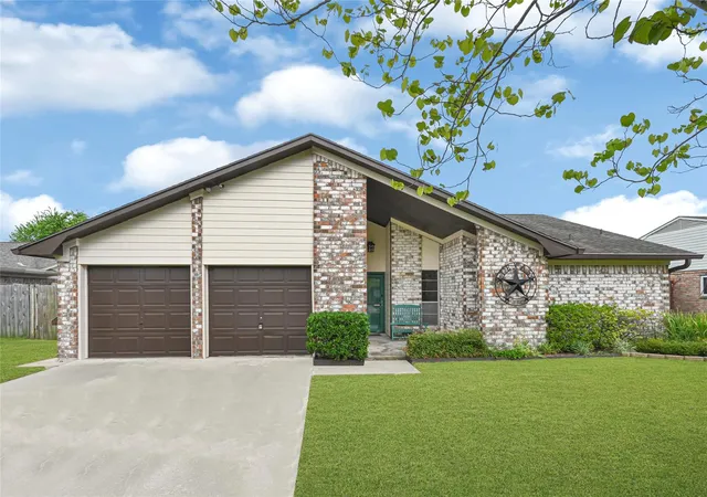 1st image of 10406 Rocky Hollow Rd, La Porte, TX 77571 | MLS# 78712561