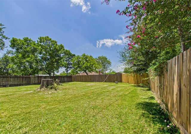 33rd image of 302 Sycamore Dr, Hitchcock, TX 77563 | MLS# 39617542
