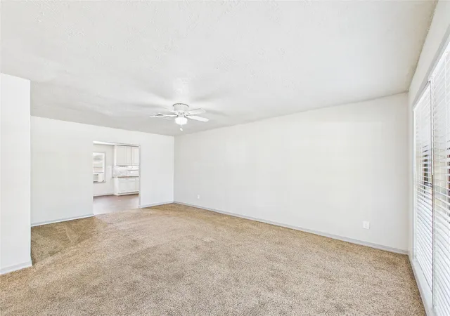 5th image of 302 Sycamore Dr, Hitchcock, TX 77563 | MLS# 39617542