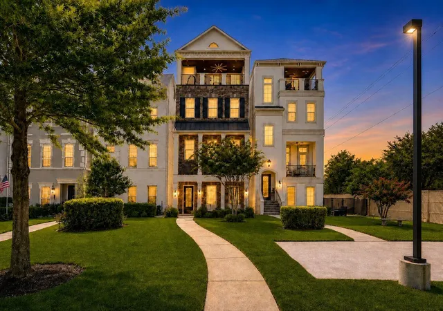 Photo 1 of Single family home for sale at 709 Somerset Cmns Ln, Houston, TX 77055 | MLS# 4035681 | Listing updated on 2026-09-18