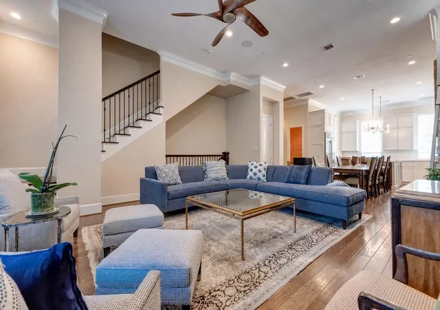 Photo 3 of Single family home for sale at 709 Somerset Cmns Ln, Houston, TX 77055 | MLS# 4035681 | Listing updated on 2026-09-18