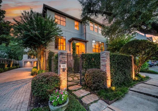 Townhouse for sale at 1851 Norfolk St, Houston, TX 77098 | MLS# 52977651