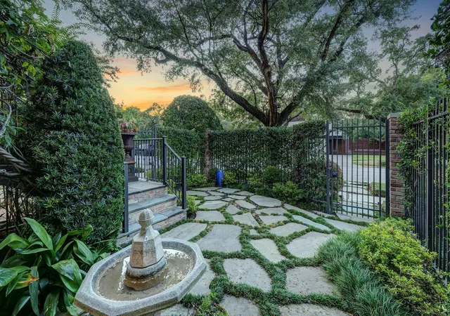 Photo 4 of Townhouse for sale at 1851 Norfolk St, Houston, TX 77098 | MLS# 52977651 | Listing updated on 2026-08-11