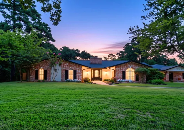 2nd image of 1401 Magnolia Ln, Kingwood, TX 77339 | MLS# 42179245