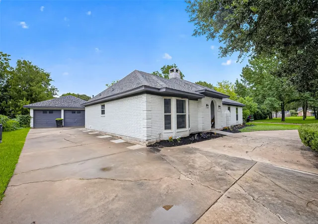Photo 3 of Single family home for sale at 1704 Mulberry Dr, Richmond, TX 77469 | MLS# 10448509 | Listing updated on 2026-10-12