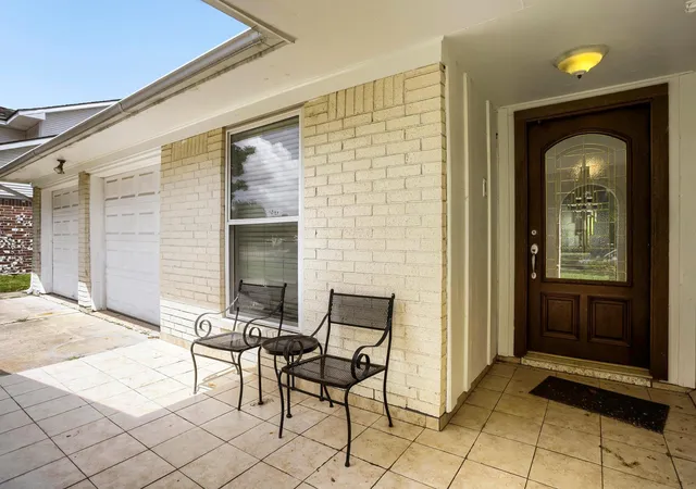 3rd image of 9610 S Hanworth Dr, Houston, TX 77031 | MLS# 43483273