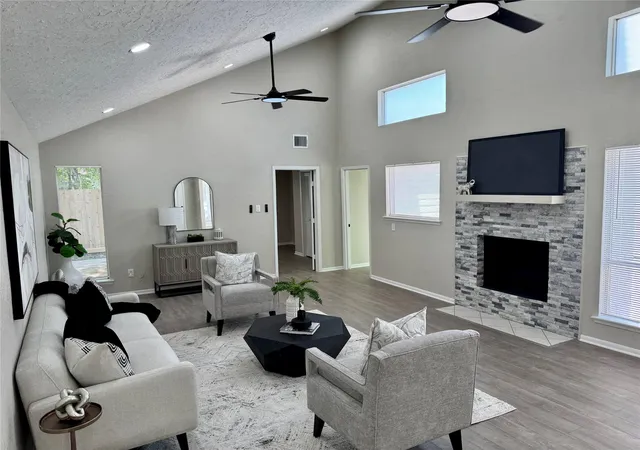 Photo 3 of Single family home for sale at 4231 Meadowbank Dr, Seabrook, TX 77586 | MLS# 75503705 | Listing updated on 2026-09-16