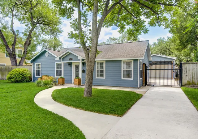 Photo 2 of Single family home for sale at 231 W 31st Street, Houston, TX 77018 | MLS# 97525407 | Listing updated on 2026-09-22