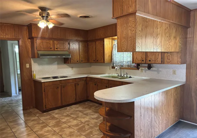 2nd image of 1506 Meadow Ln, Brenham, TX 77833 | MLS# 79555529