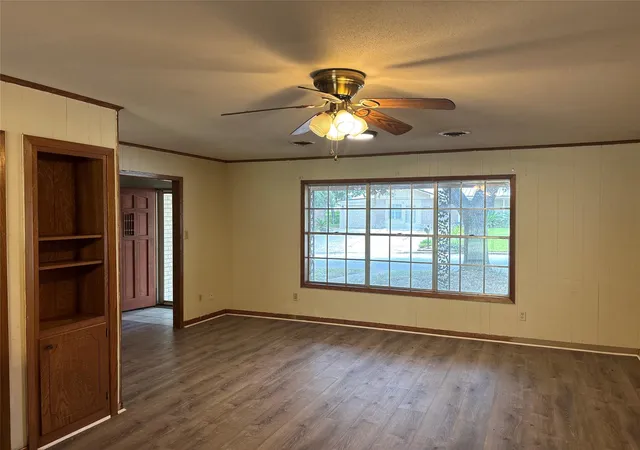 4th image of 1506 Meadow Ln, Brenham, TX 77833 | MLS# 79555529