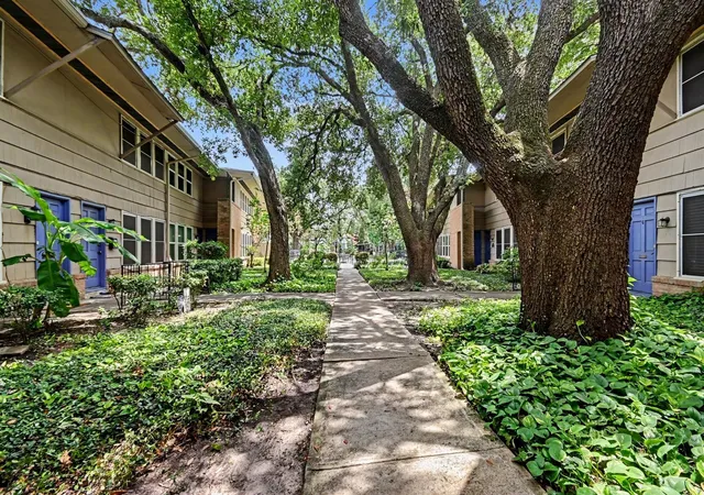 4th image of 4020 Blue Bonnet Blvd #K, Houston, TX 77025 | MLS# 94248193