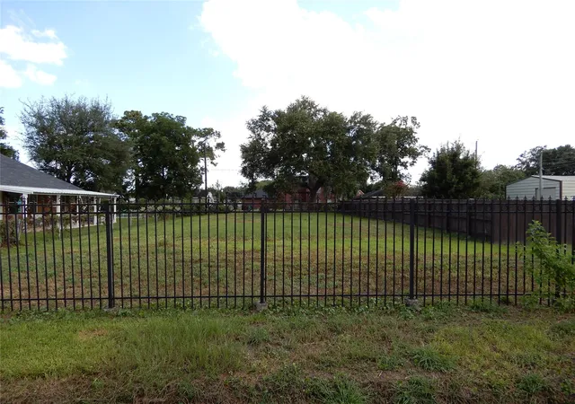 1st image of 8004 Gulick Ln, Houston, TX 77075 | MLS# 24292292