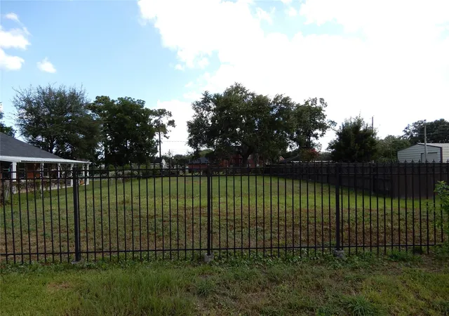 7th image of 8004 Gulick Ln, Houston, TX 77075 | MLS# 24292292