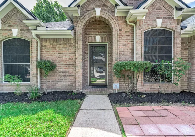 2nd image of 2215 Manchester Ln, Pearland, TX 77581 | MLS# 92101822