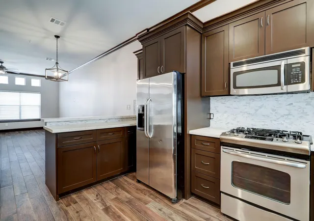 4th image of 8715 Meadowcroft Dr #901, Houston, TX 77063 | MLS# 47399227