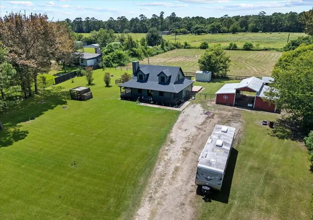 4th image of 4714 Woodland Ln, Old River Winfree, TX 77535 | MLS# 42319369