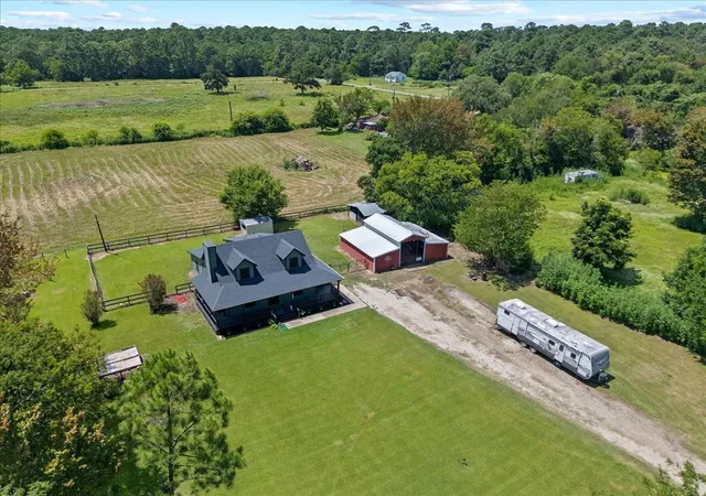 5th image of 4714 Woodland Ln, Old River Winfree, TX 77535 | MLS# 42319369